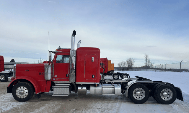 Image of Peterbilt 389 equipment image 3