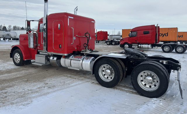 Image of Peterbilt 389 equipment image 4