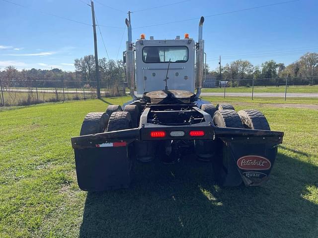 Image of Peterbilt 389 equipment image 4