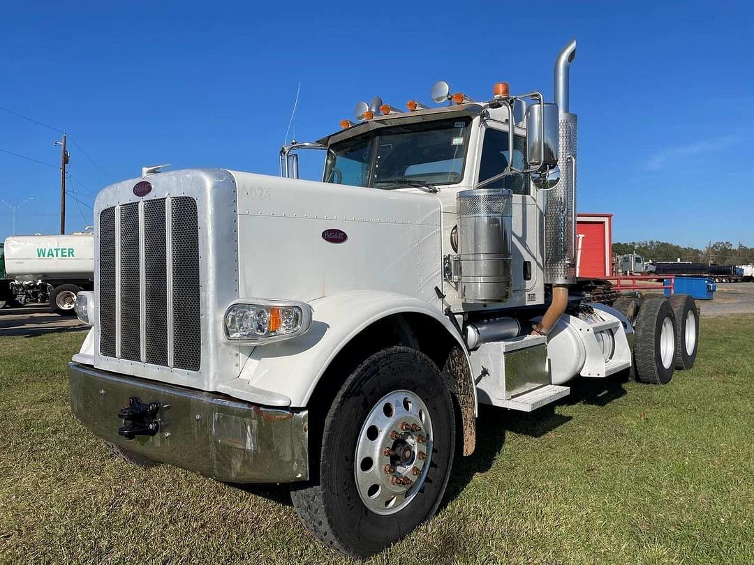 Image of Peterbilt 389 Primary image