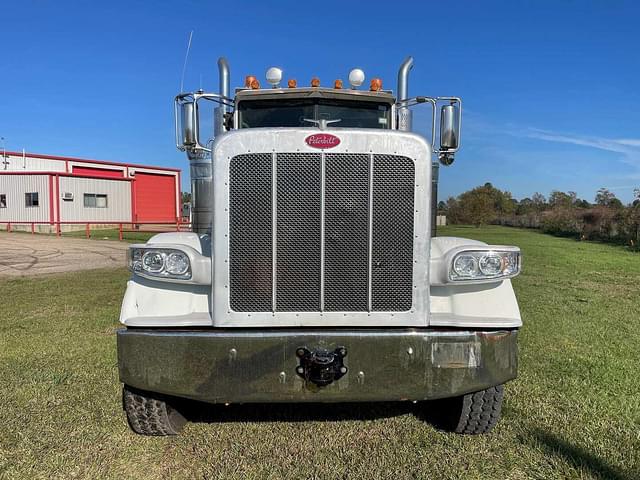 Image of Peterbilt 389 equipment image 1