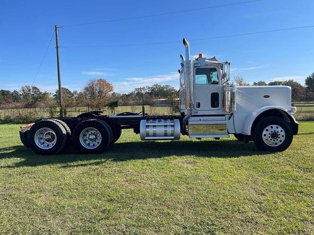 Image of Peterbilt 389 equipment image 3