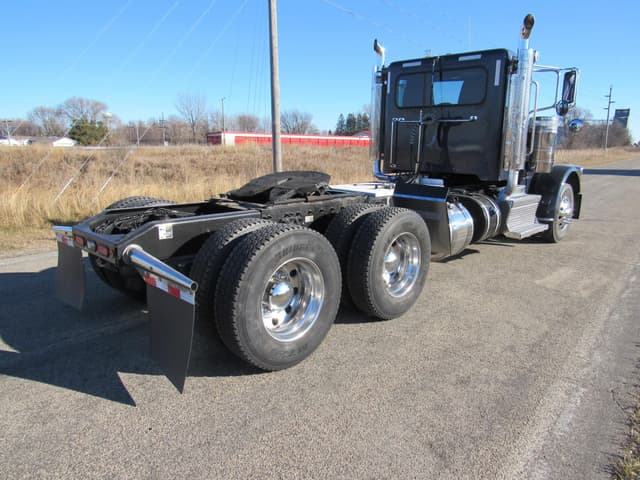 Image of Peterbilt 389 equipment image 3