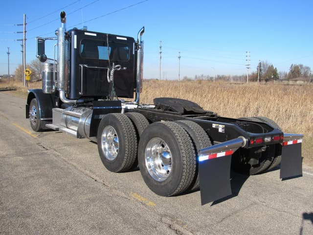Image of Peterbilt 389 equipment image 4