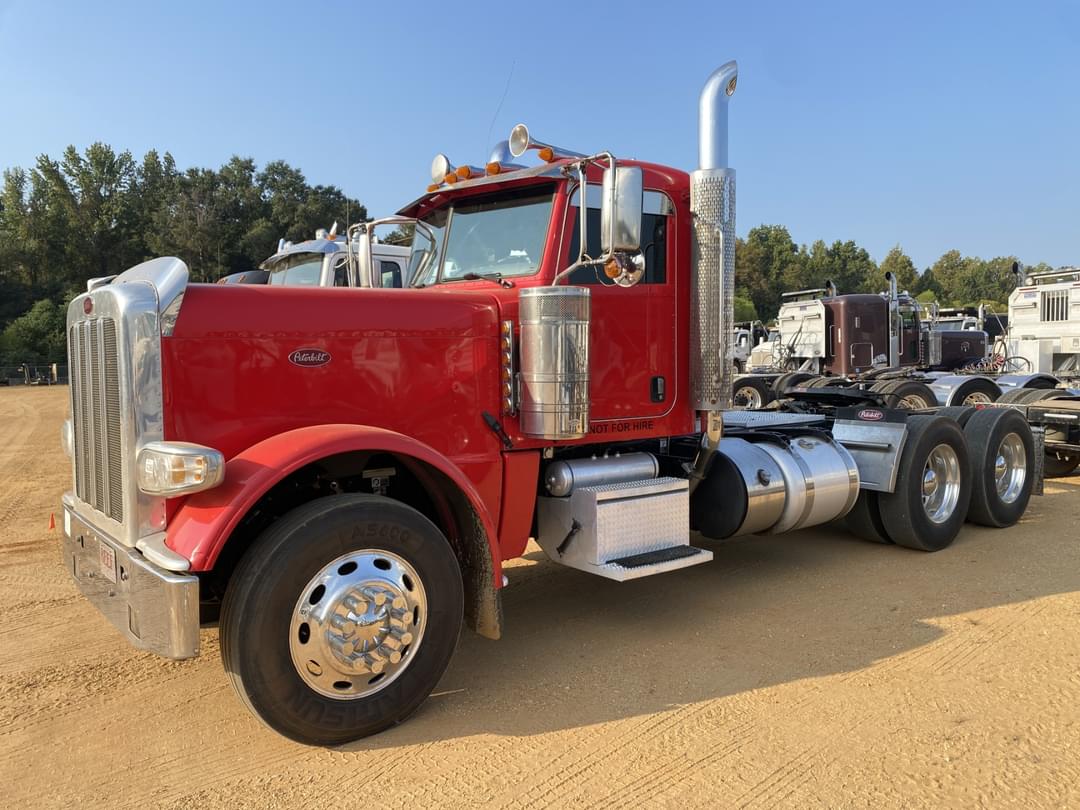 Image of Peterbilt 389 Primary image