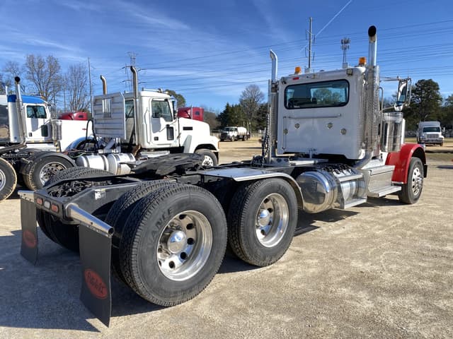Image of Peterbilt 389 equipment image 2