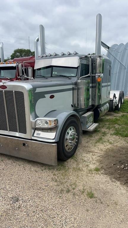 Image of Peterbilt 389 equipment image 4