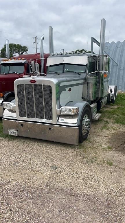 Image of Peterbilt 389 Primary image