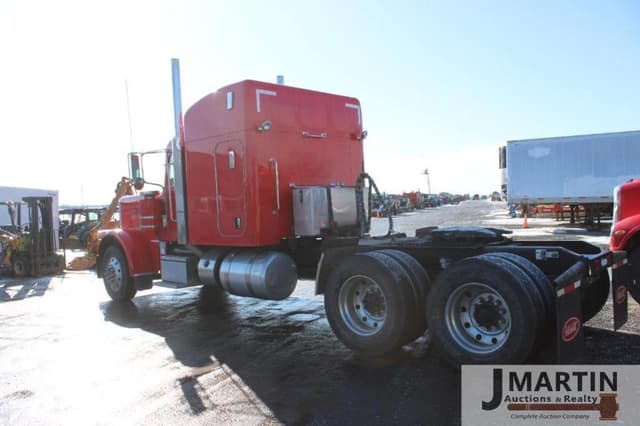 Image of Peterbilt 389 equipment image 4