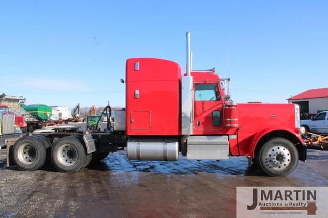 Image of Peterbilt 389 equipment image 2