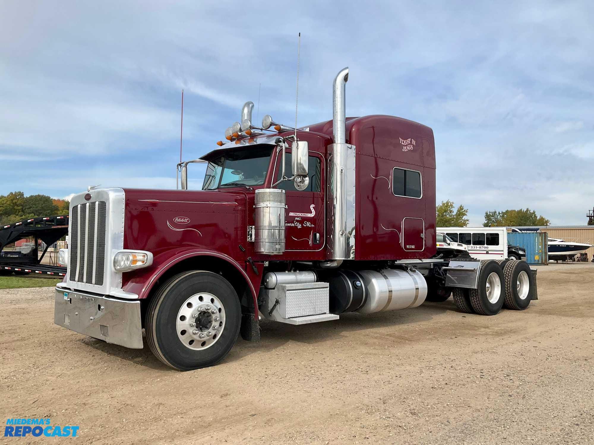 Main image Peterbilt 389