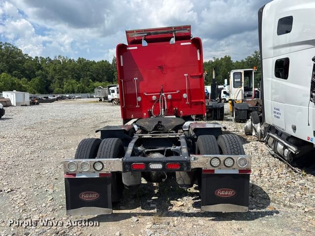Image of Peterbilt 389 equipment image 4