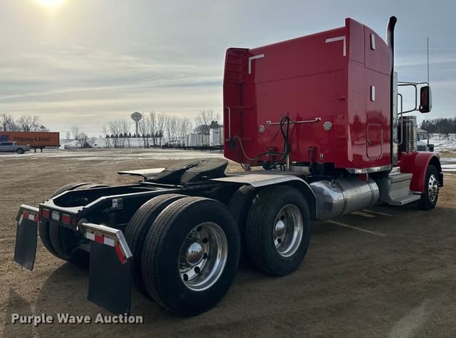 Image of Peterbilt 389 equipment image 4