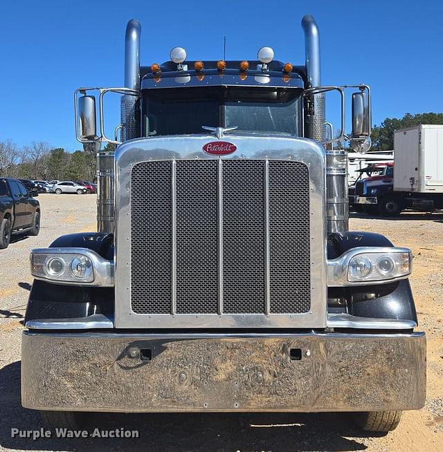 Image of Peterbilt 389 equipment image 1