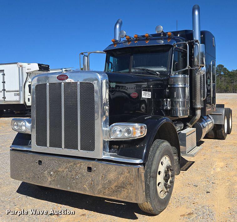Image of Peterbilt 389 Primary image