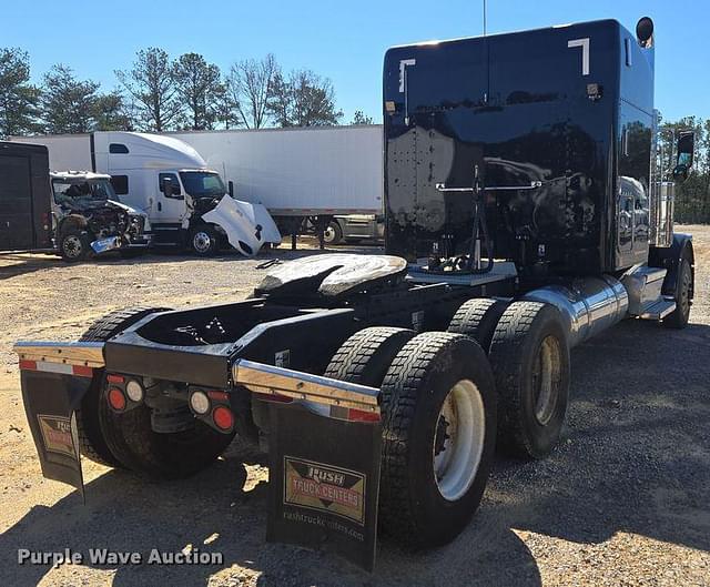 Image of Peterbilt 389 equipment image 4