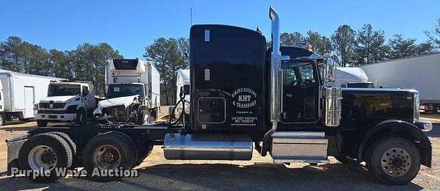 Image of Peterbilt 389 equipment image 3