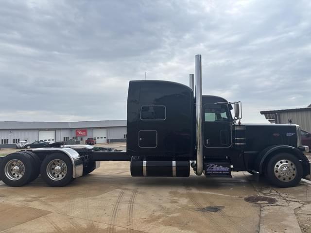Image of Peterbilt 389 equipment image 4