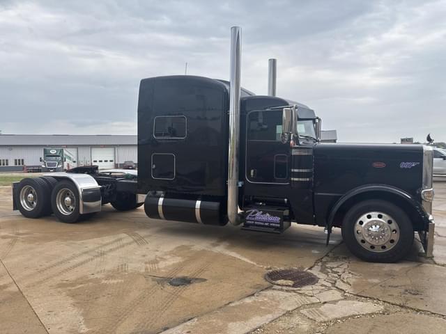 Image of Peterbilt 389 equipment image 3