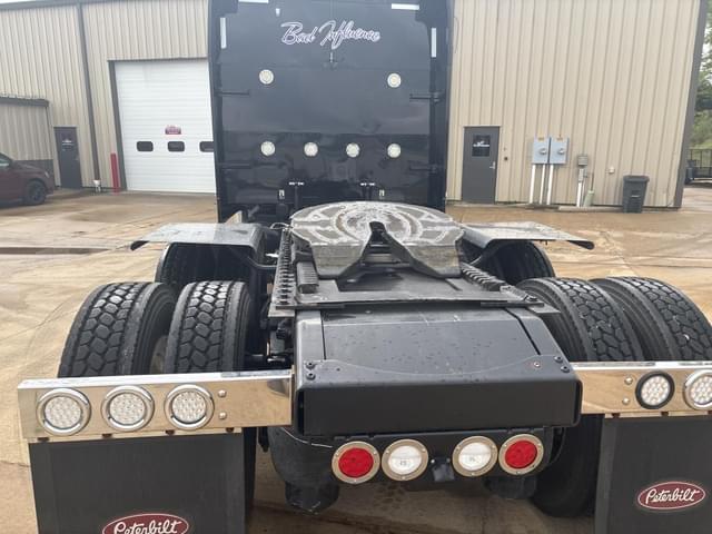 Image of Peterbilt 389 equipment image 2