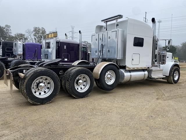 Image of Peterbilt 389 equipment image 2