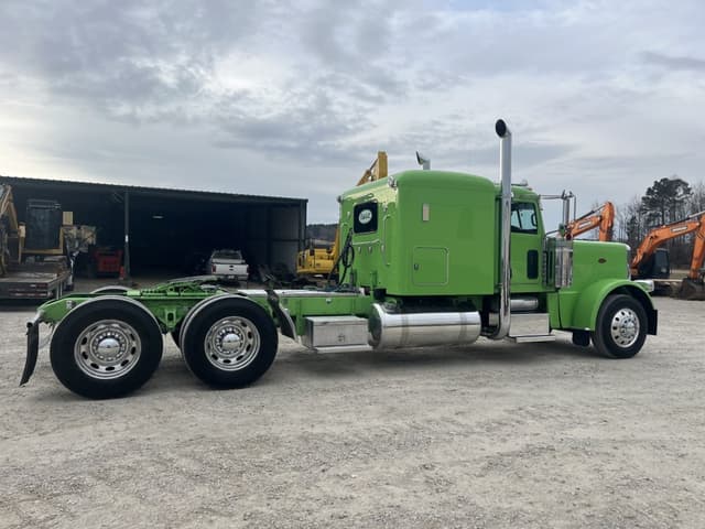 Image of Peterbilt 389 equipment image 2