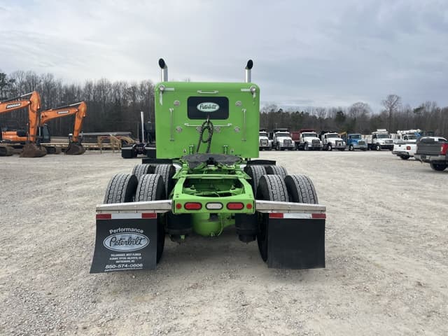 Image of Peterbilt 389 equipment image 4