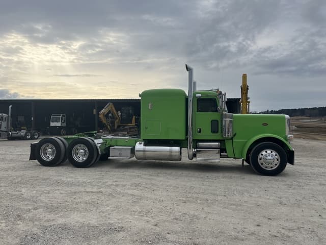 Image of Peterbilt 389 equipment image 1