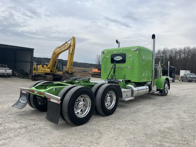 Image of Peterbilt 389 equipment image 3