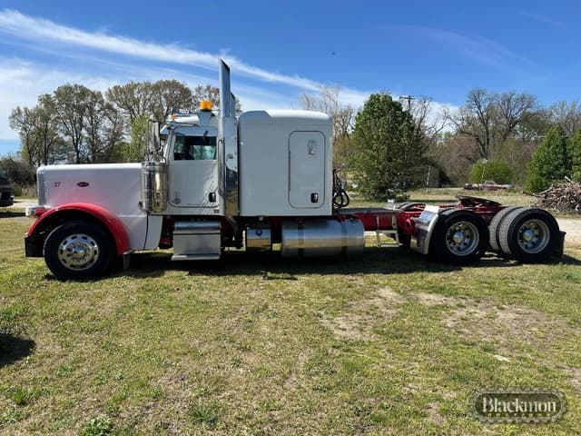Image of Peterbilt 389 equipment image 1