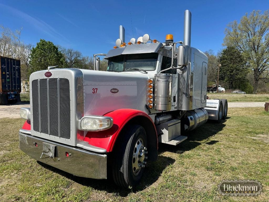 2020 Peterbilt 389 Equipment Image0