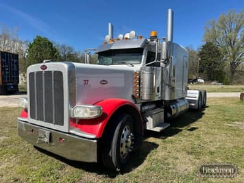 Main image Peterbilt 389
