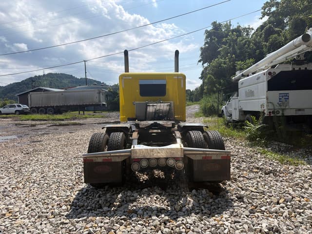 Image of Peterbilt 389 equipment image 3