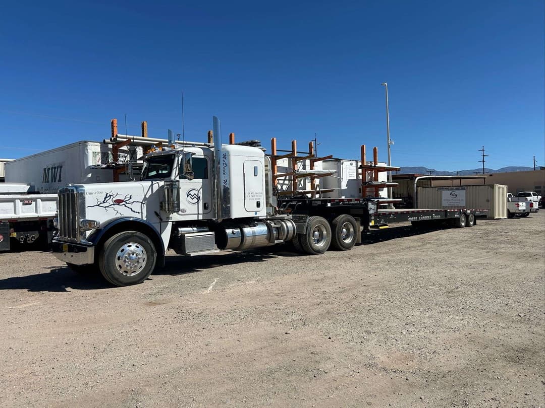 Image of Peterbilt 389 Image 1