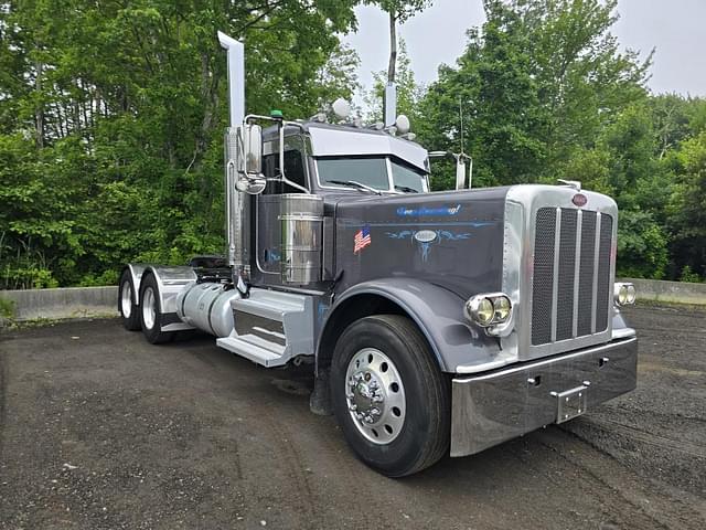 Image of Peterbilt 389 equipment image 4