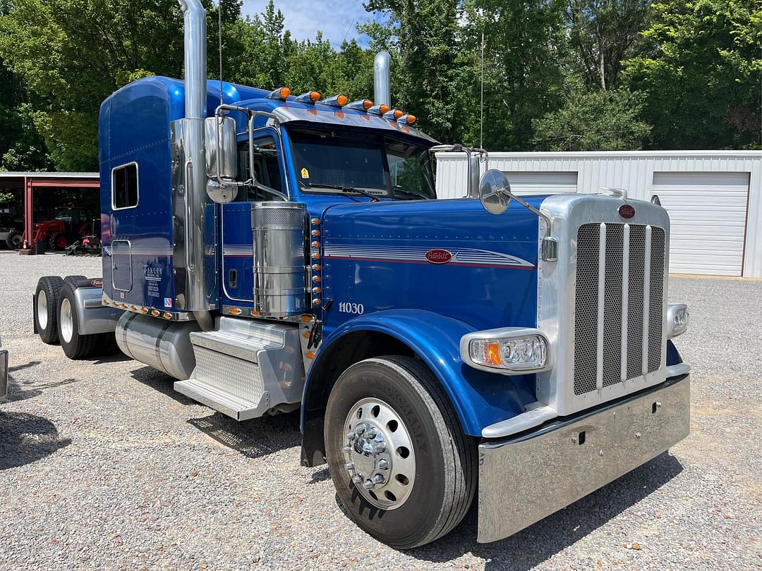Image of Peterbilt 389 Primary image