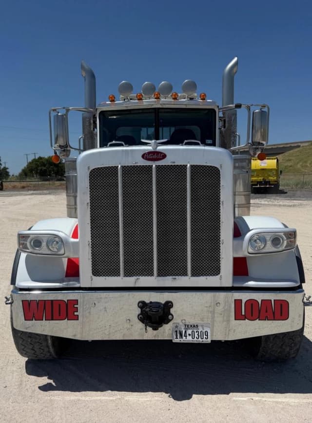 Image of Peterbilt 389 equipment image 1
