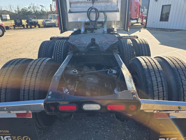 Image of Peterbilt 567 equipment image 4