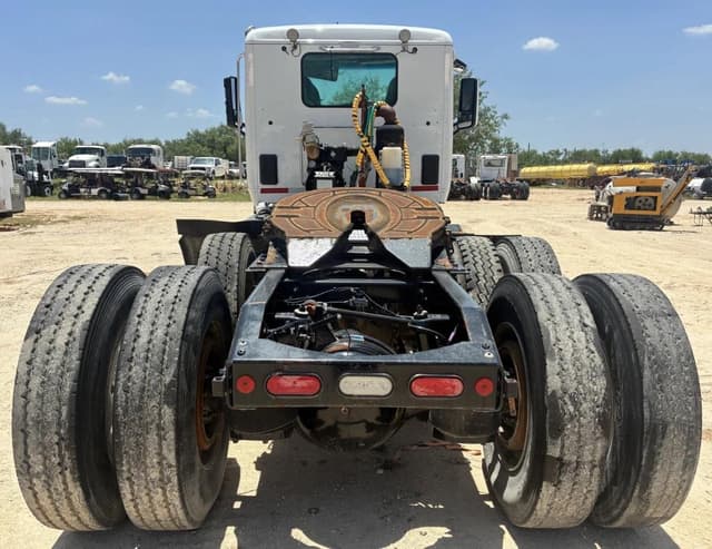 Image of Peterbilt 567 equipment image 4
