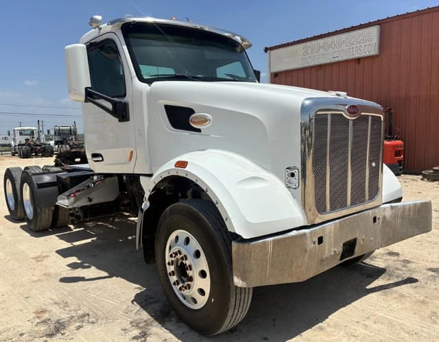 Image of Peterbilt 567 equipment image 2