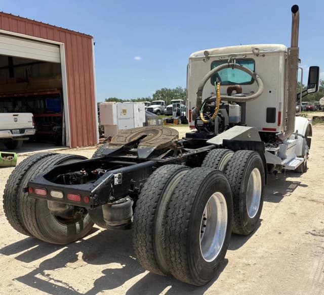 Image of Peterbilt 567 equipment image 3