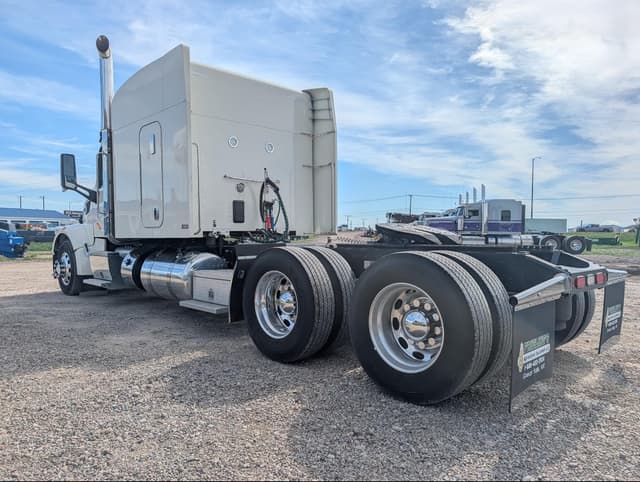 Image of Peterbilt 567 equipment image 4