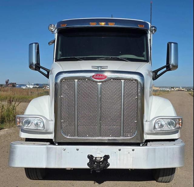 Image of Peterbilt 567 equipment image 3