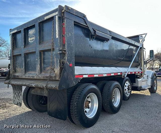 Image of Peterbilt 567 equipment image 4