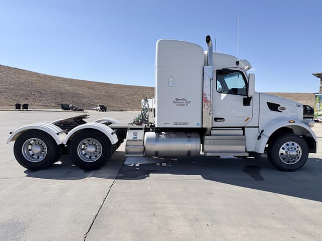 Image of Peterbilt 567 equipment image 3