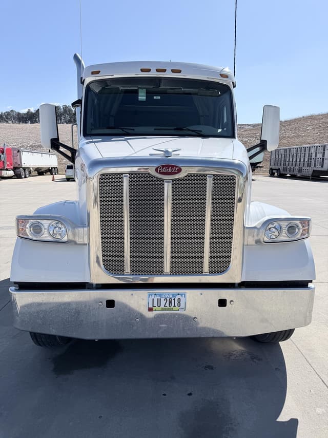 Image of Peterbilt 567 equipment image 1