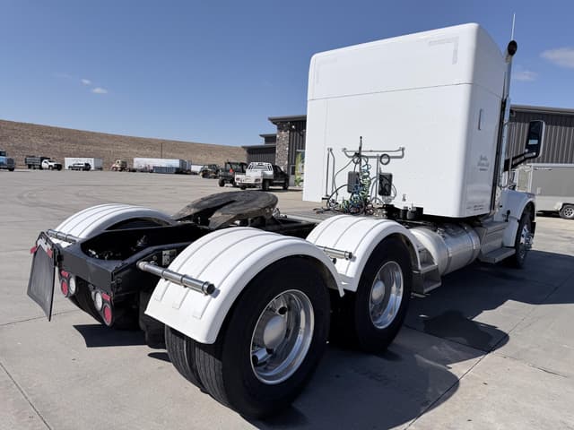 Image of Peterbilt 567 equipment image 4