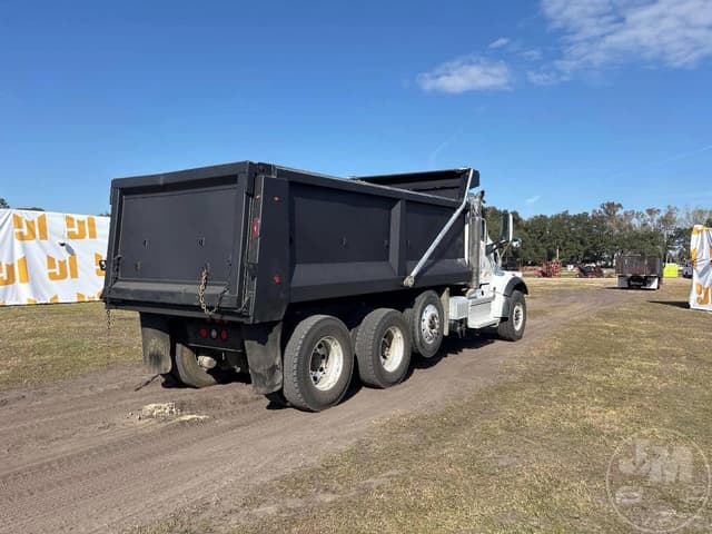 Image of Peterbilt 567 equipment image 4