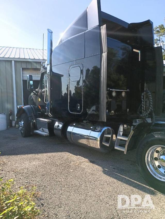 Image of Peterbilt 567 equipment image 3