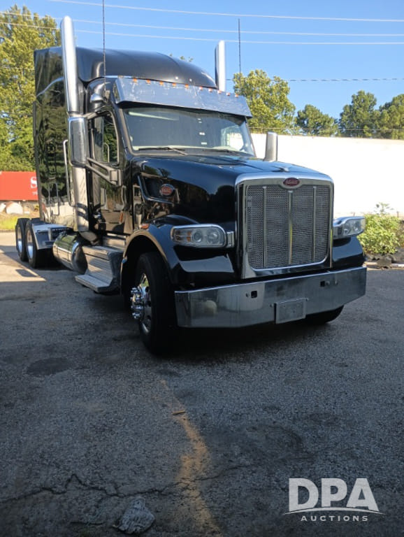 Main image Peterbilt 567
